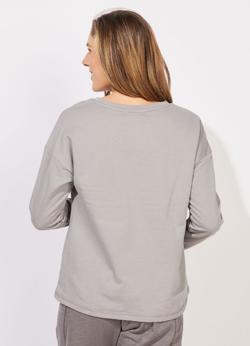 Escape Destination Fleece Heart Pullover