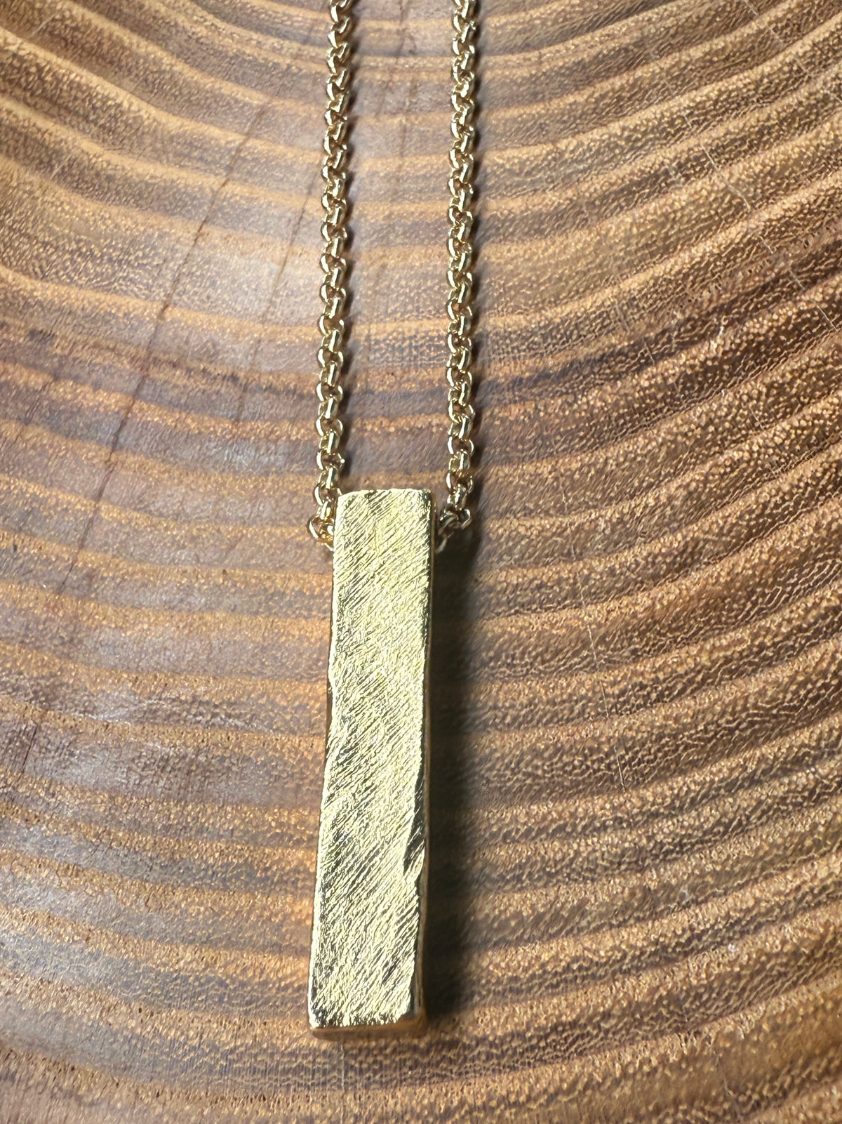 Belle Via Jewelry Hammered Gold Bar Necklace