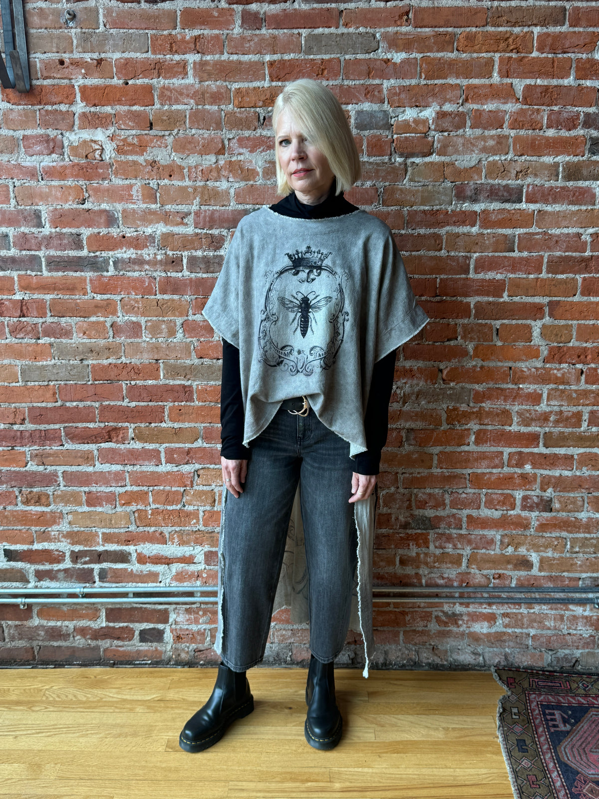 I Love Linen Hi-Lo Tunic With Queen Bee Print