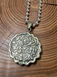Belle Via Jewelry One-Of-A-Kind Mother Of Pearl Flower Necklace