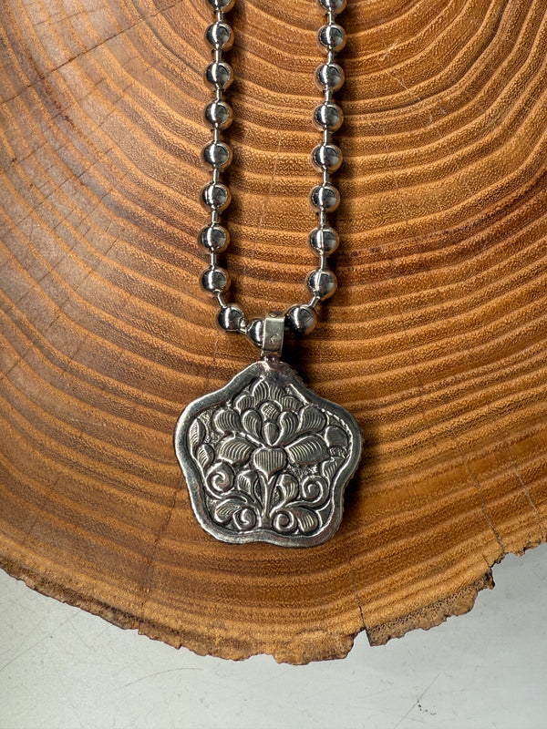 Belle Via Jewelry One-Of-A-Kind Medium Abalone  Flower Necklace