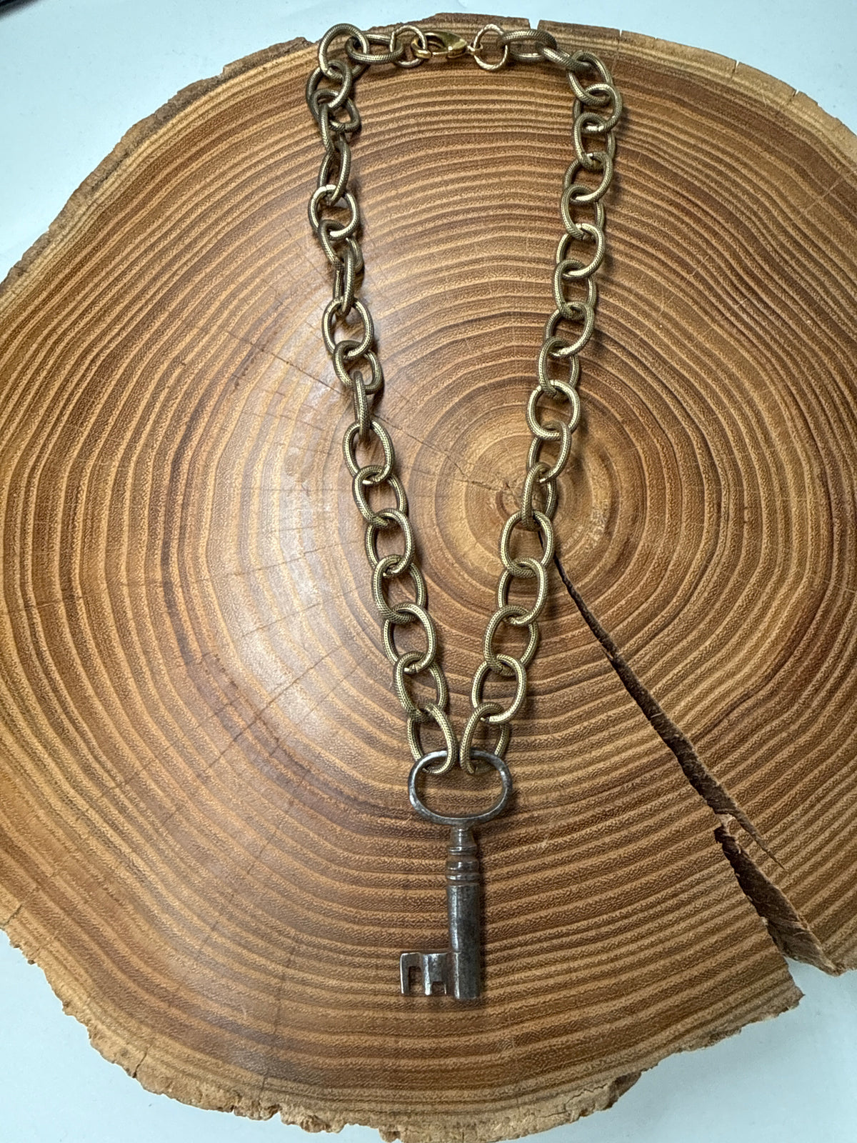 Belle Via Jewelry Chunky Key Necklace