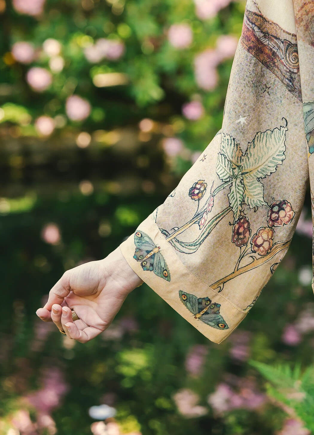 Market Of Stars Love Light Cropped Kimono W/ Woodland Swallow & Stars