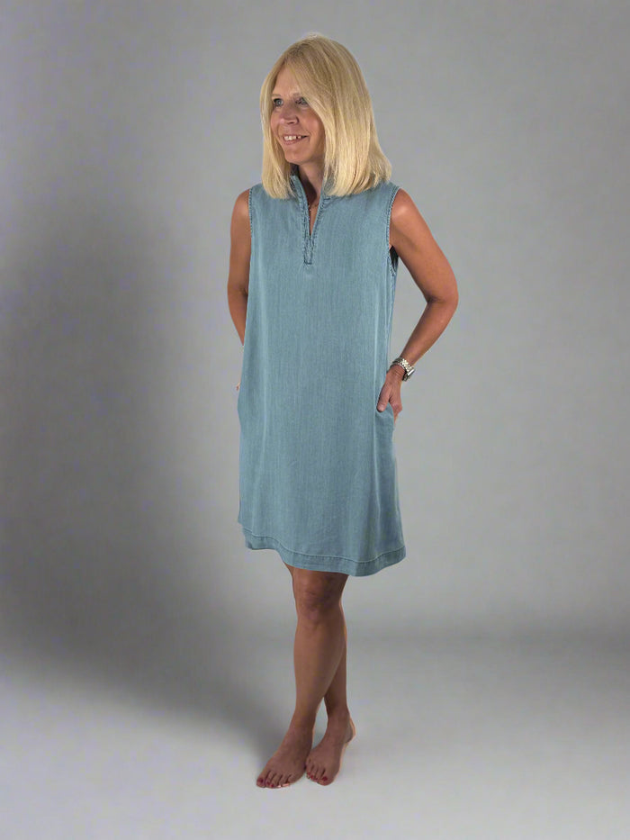 Lulu B Sleeveless Zip Up Dress