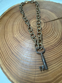 Belle Via Jewelry Chunky Key Necklace