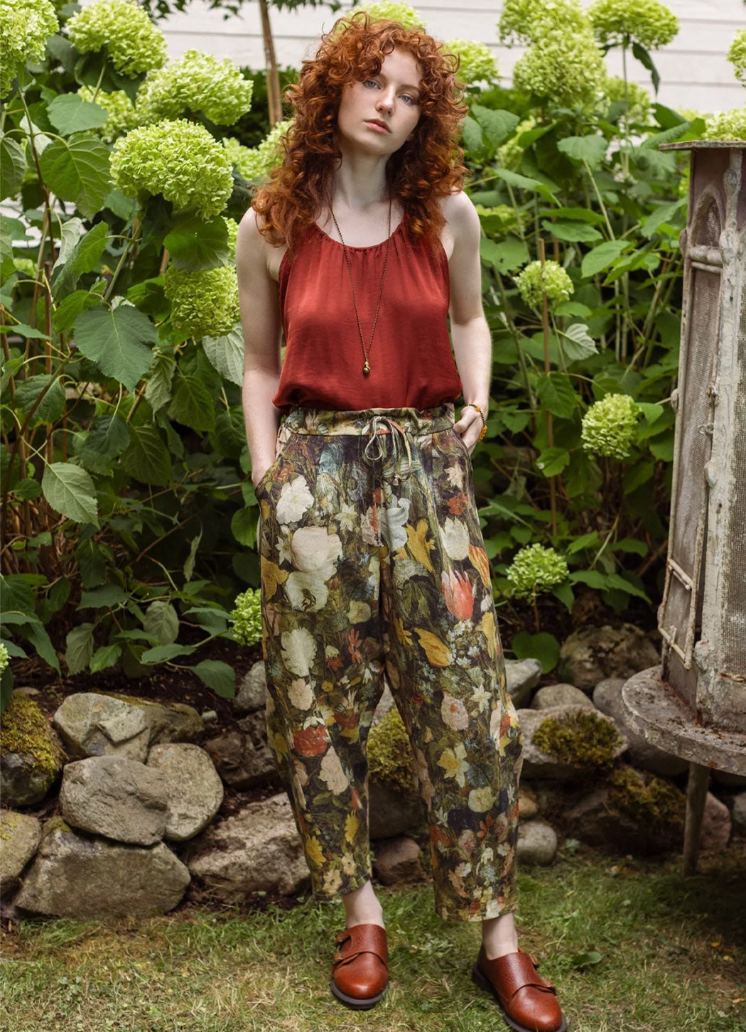 Market of Stars I Dream in Flowers Linen Cropped Artist Pants w/Bees