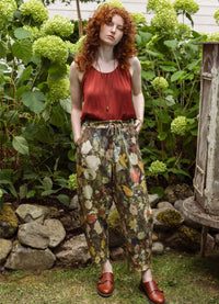 Market of Stars I Dream in Flowers Linen Cropped Artist Pants w/Bees