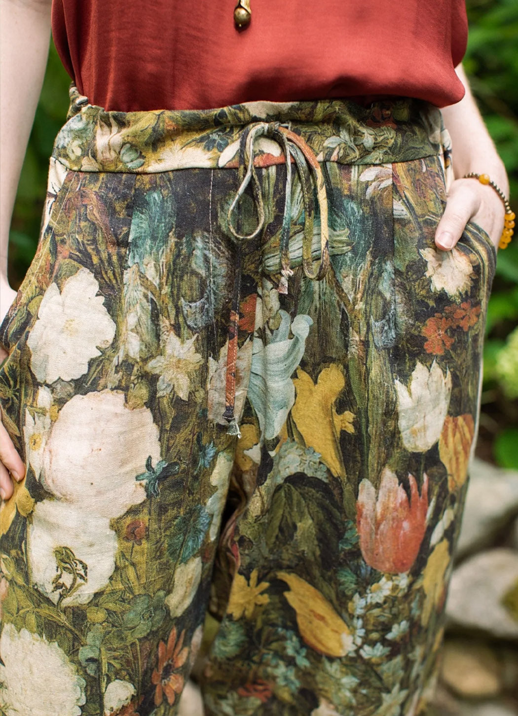 Market of Stars I Dream in Flowers Linen Cropped Artist Pants w/Bees