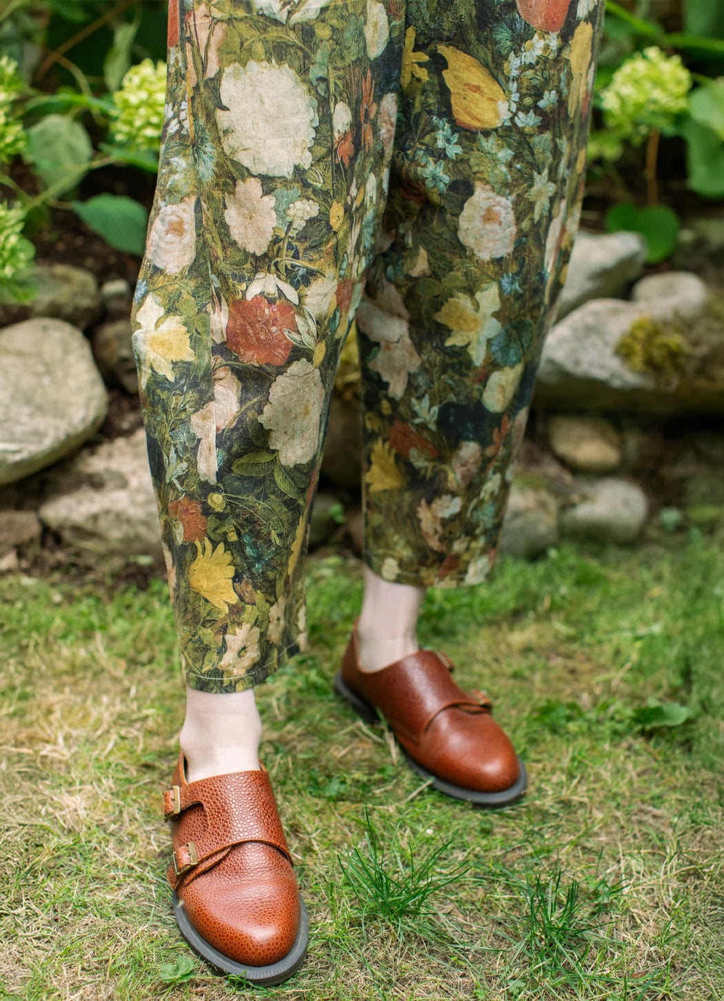 Market of Stars I Dream in Flowers Linen Cropped Artist Pants w/Bees