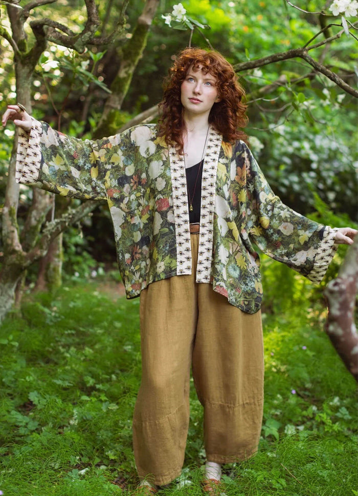 Market of Stars I Dream In Flowers Pixie Duster Cropped Kimono With Bees