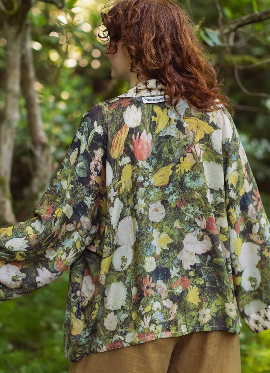 Market of Stars I Dream In Flowers Pixie Duster Cropped Kimono With Bees