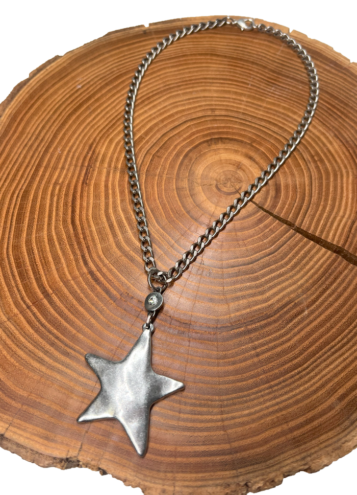 Belle Via Jewelry Hammered Star Necklace