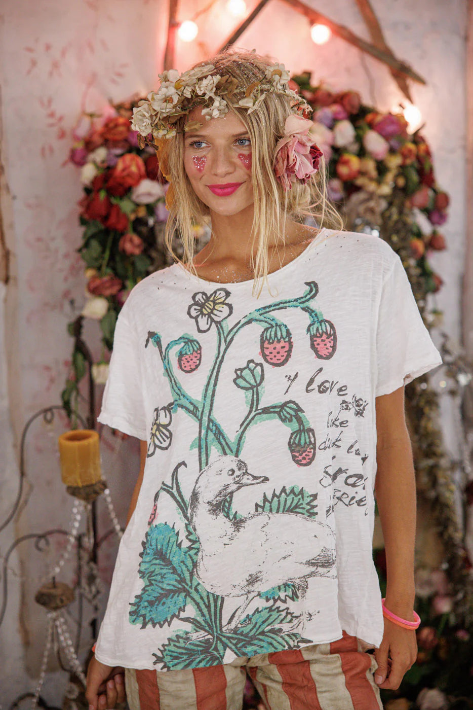 Magnolia Pearl Ducks Love Strawberries Tee