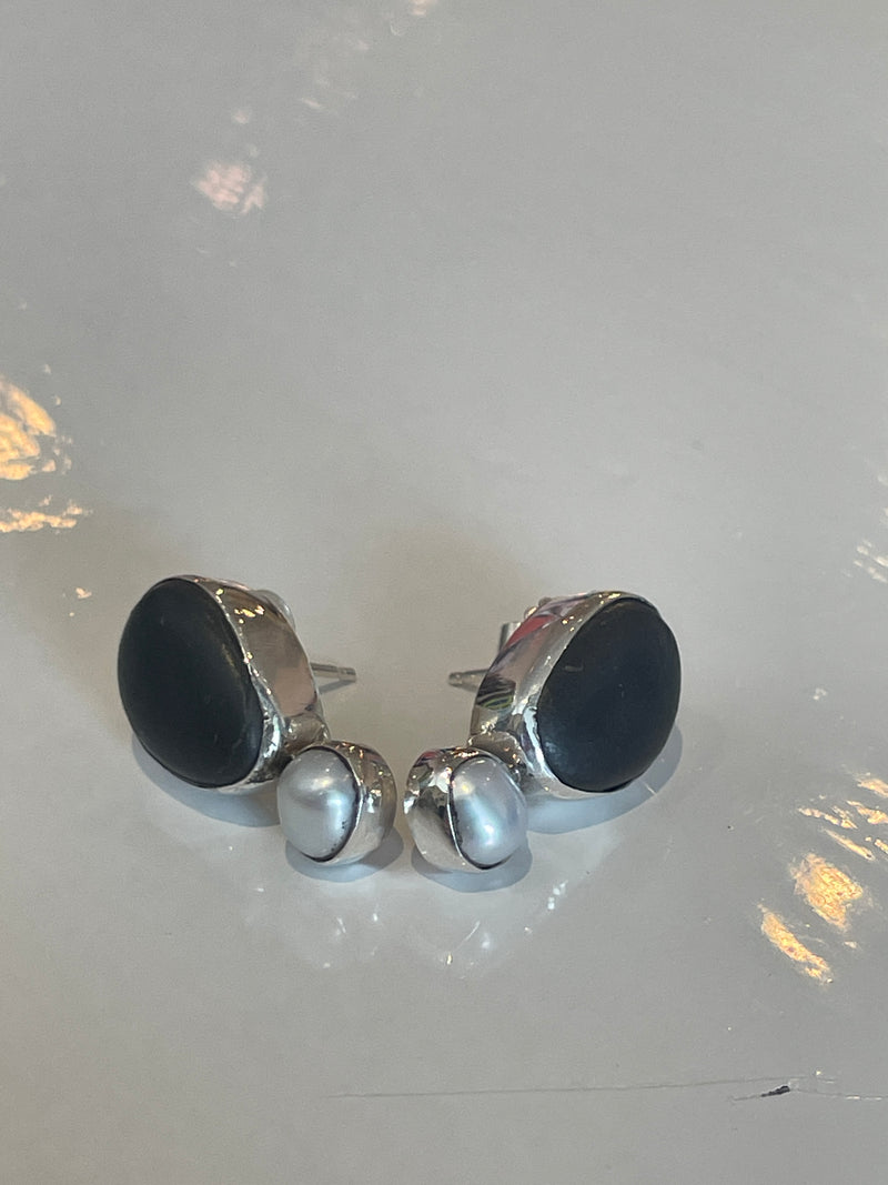 Echo of The Dreamer Small Black River Rock and Pearl Clip Earrings